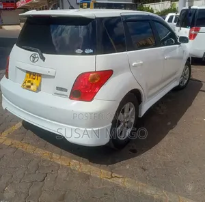 Toyota IST 2006 Nyeupe