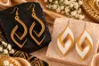 Zuri Earrings za Beyi - Nyeupe na Dhahabu - 4