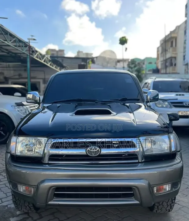 Toyota Hilux Surf 2000 Nyeusi - 1