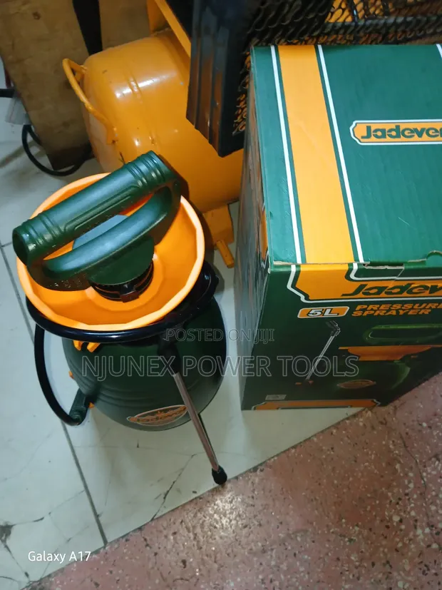Jadever 5L Pressure Sprayer - 1