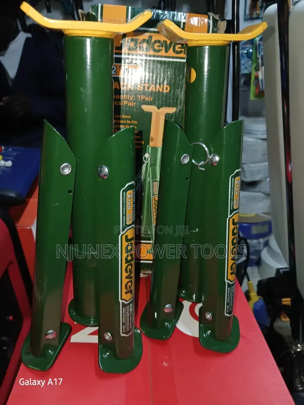 Jadever 3-Ton Ratchet Jack Stands - 1