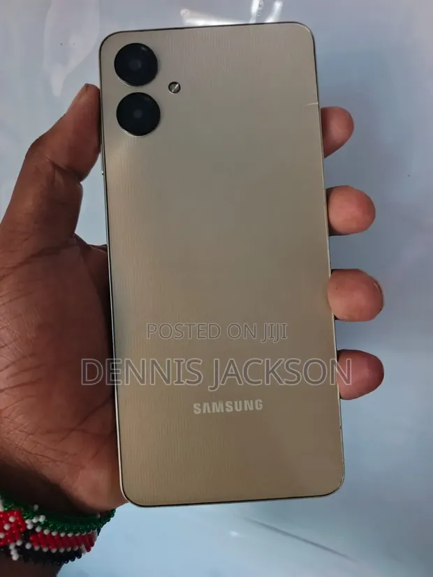 Samsung Galaxy A06 128GB Gold - 1