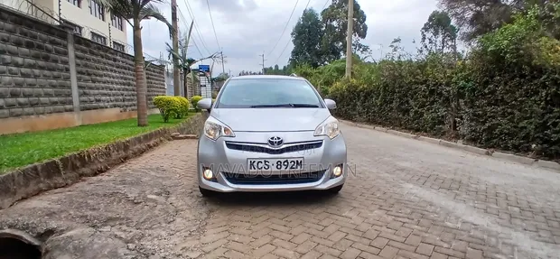 Toyota Ractis 1.5 AWD 2013 Silver - 1