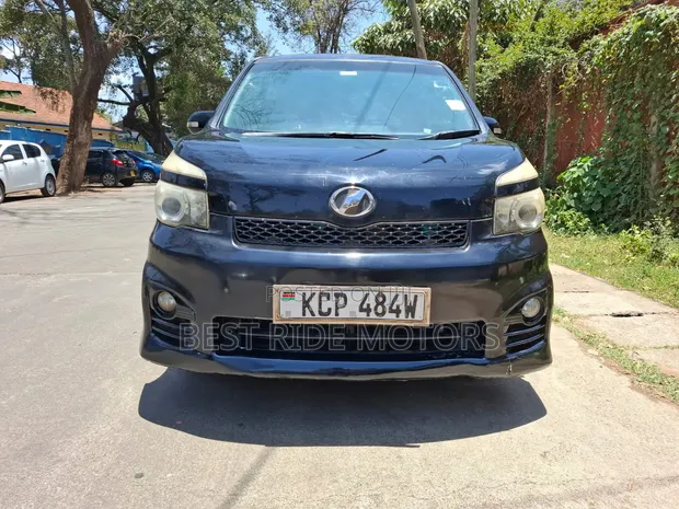 Toyota Voxy X 2WD 8-Seater 2011 Black - 1