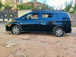 Toyota Isis 2014 Black