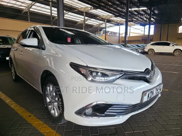 Toyota Auris 2017 White - 1