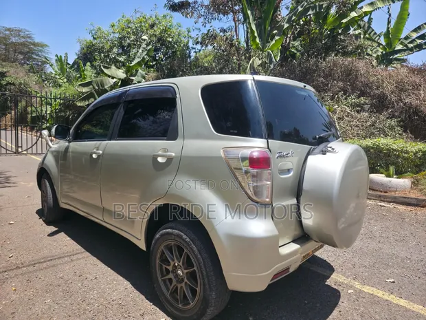 Toyota Rush 1.5 AWD 2011 Beige - 1