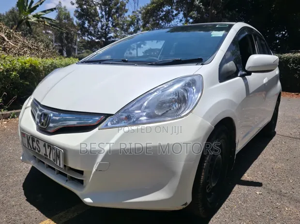 Honda Fit Hybrid 2012 White - 1
