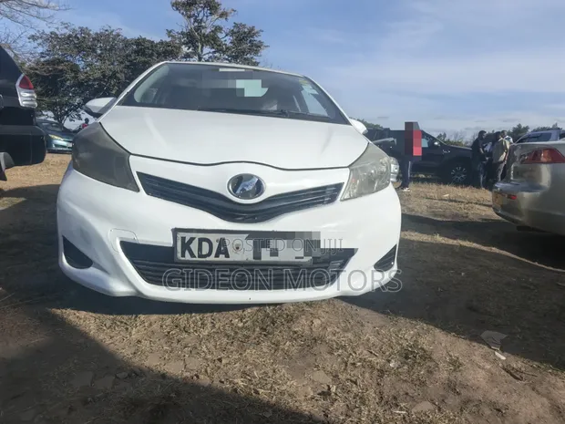 Toyota Vitz 2014 White - 1