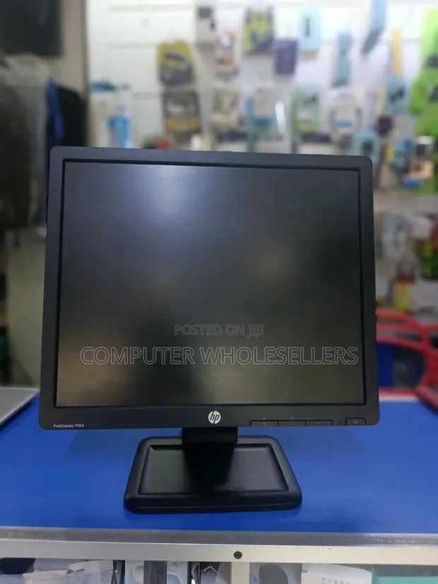 HP ProDisplay 19" Squared Monitor - 1