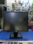 HP ProDisplay 19" Squared Monitor - 1