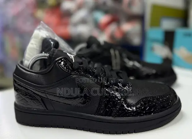 Air Jordan 1 Low Patent Leather - 1