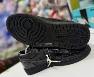 Air Jordan 1 Low Patent Leather