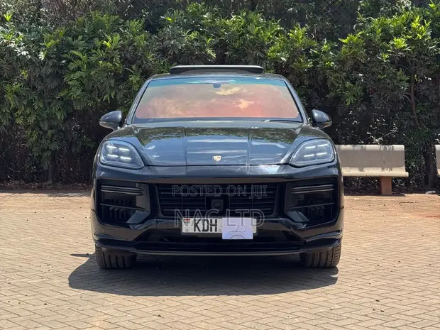 Porsche Cayenne S Hybrid 2015 Black - 1