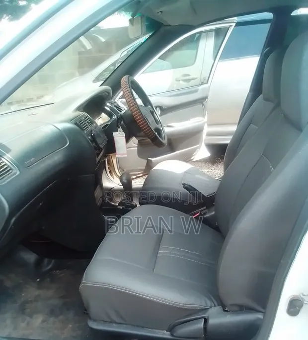 Toyota Corolla 2004 White - 1