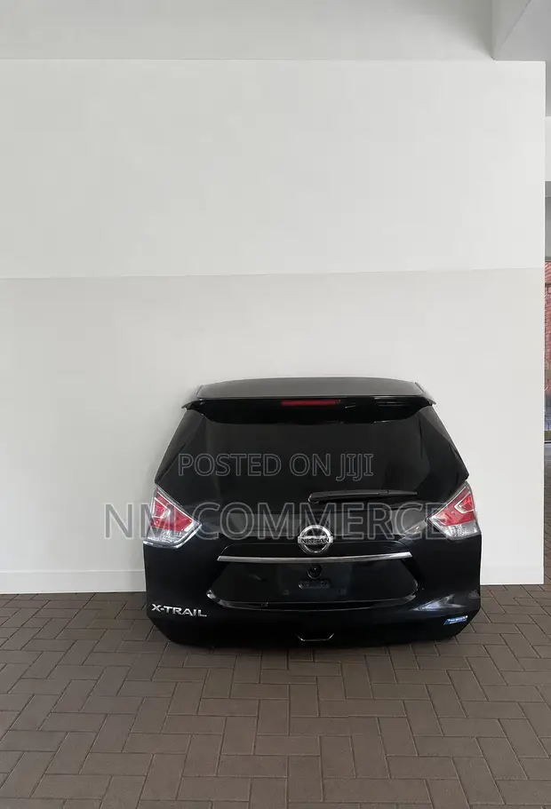 Nissan X-Trail T32 Black Boot Tailgate - 1
