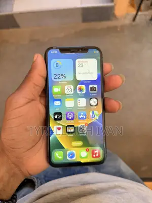 Apple iPhone X 256GB Black (Cracked Screen)