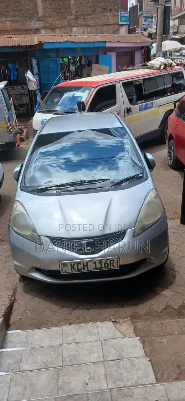 Honda Fit Automatic 2011 Silver - 1