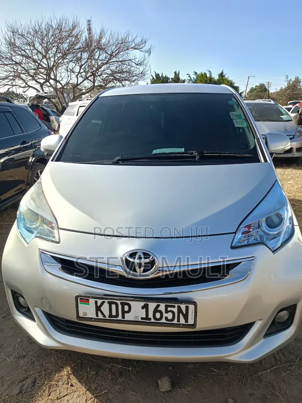 Toyota Ractis 1.5 FWD 2016 Silver - 1