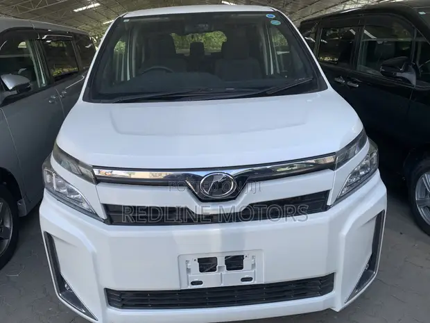 Toyota Voxy X 2WD 7-Seater 2019 Pearl - 1