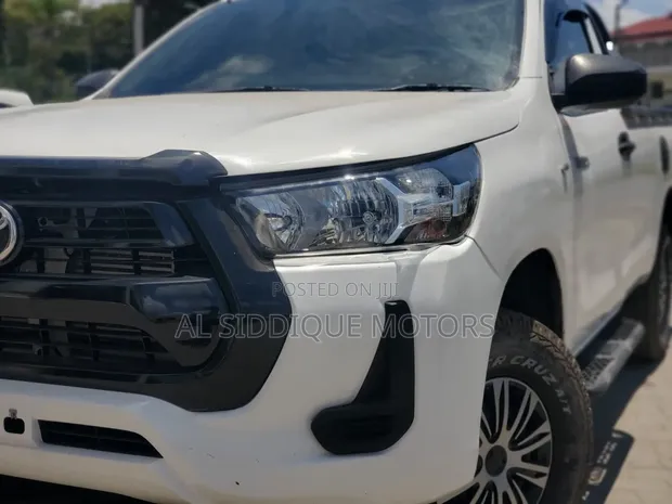 2021 Toyota Hilux Revo Smart Cab Diesel 2.4 AWD White - 1