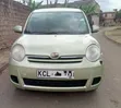 Toyota Sienta 2010 Green - 1
