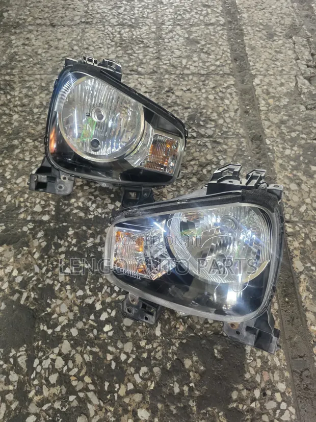 Suzuki Alto Headlights (Used) - 1