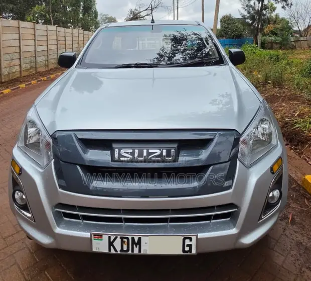 Isuzu D-MAX 2023 Silver - 1