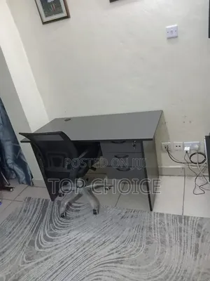 Modern Mesh Office Chair and Desk Set