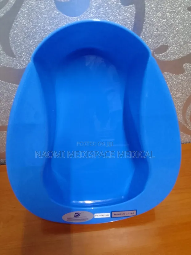 Reusable Plastic Bedpan - Easy Clean, Hygienic - 1