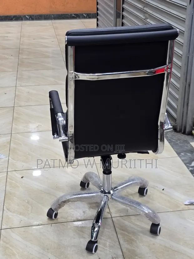 Modern Executive High-Back Leather Office Chair - 1