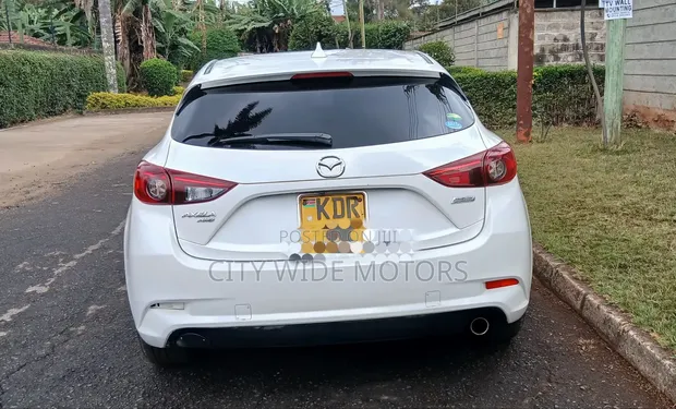 Mazda Axela 2017 White - 1