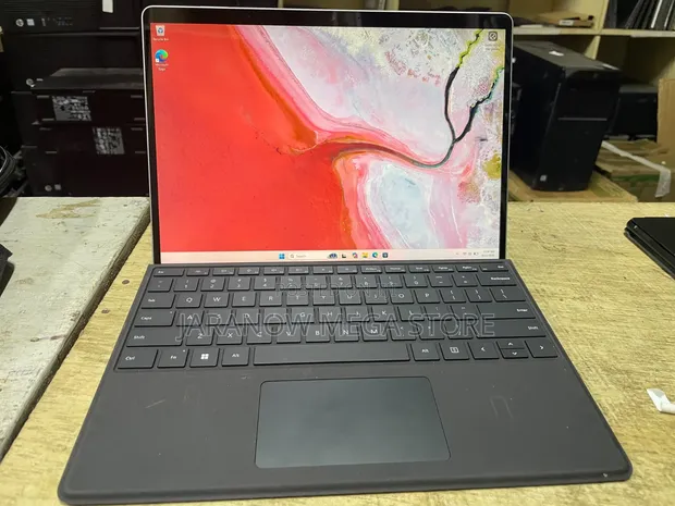 Microsoft Surface Pro 9 8GB Intel Core i5 256GB SSD - 1