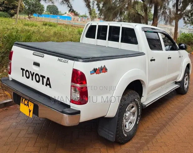 Toyota Hilux Double Cabin 2014 - 1