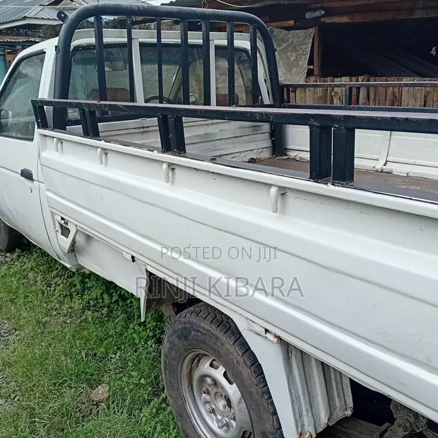 Nissan Pick-Up D21 1999 White - 1