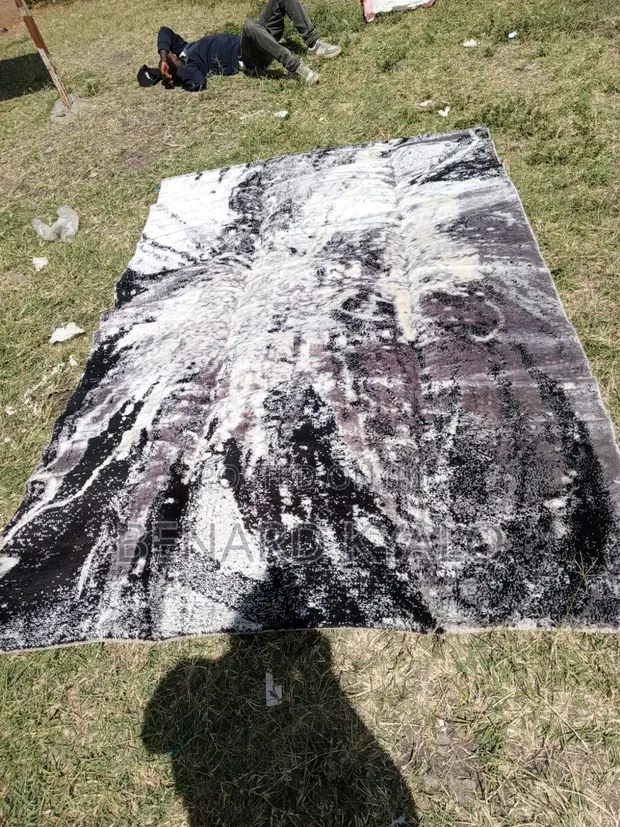 Quality Used Blankets and Carpets - 1