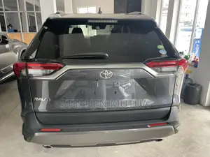 Toyota RAV4 XLE Premium FWD 2020 Gray
