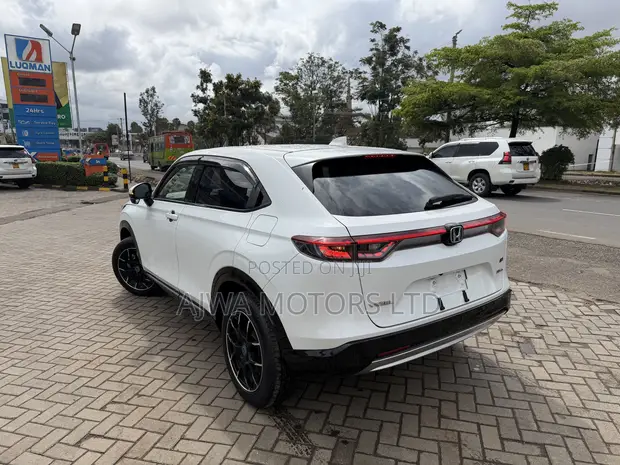 Honda Vezel 1.5 Hybrid 2WD 2021 White - 1