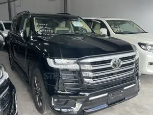 Toyota Land Cruiser LC300 2023 Nyeusi