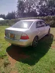 Toyota Corolla 2005 Nyeupe - 2