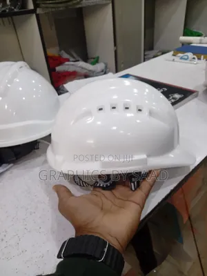 Huduma za Kubandika Nembo kwenye Helmet