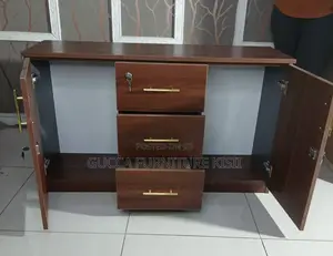 Kabati la 3-Door Credenza