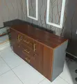 Kabati la 3-Door Credenza - 3