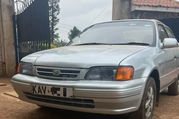 Toyota Corsa 2000 Silver - 1