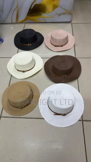 Packable Woven Straw Sun Visor na Faux-Leather Band