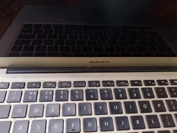 Apple MacBook Air 2017 - 13 Inch - 1