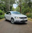 Volkswagen Passat 2011 Nyeupe - 1