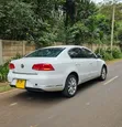 Volkswagen Passat 2011 Nyeupe - 2