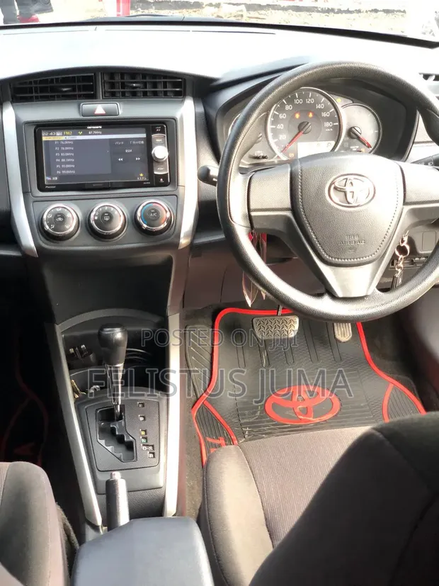 Toyota Passo 2016 Silver - 1