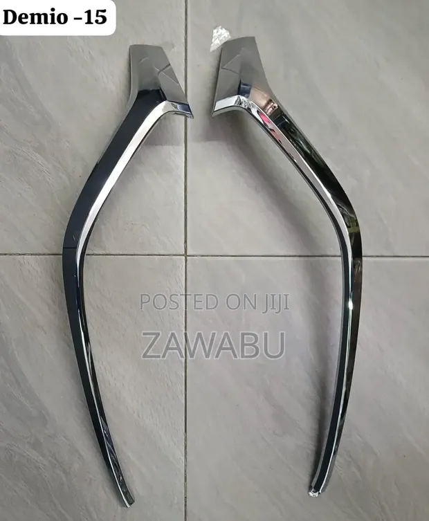 Grille ya Mbele ya Mazda Demio 2015-2016 - 1